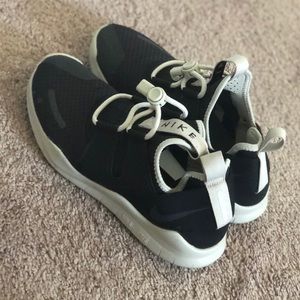 Men’s 8.5 Nike Free Running shoes
